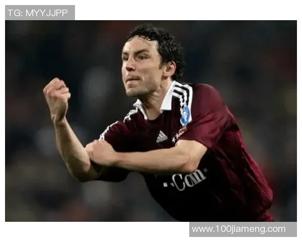 模仿足球明星庆祝手势的魅力与技巧解析让你成为球场上的焦点