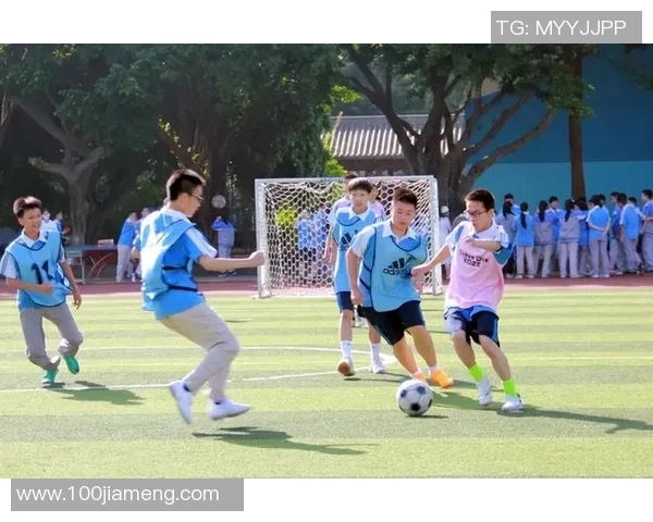 街头足球秀足球明星与市民互动展现精彩技艺与热情魅力